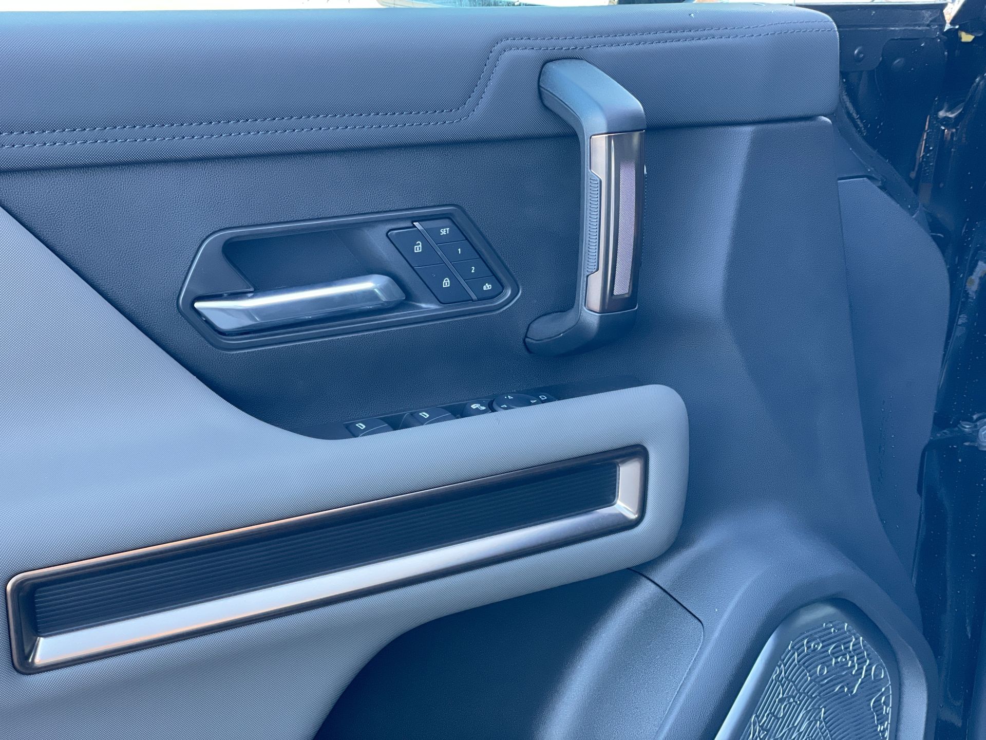 2025 GMC HUMMER EV SUV 2X