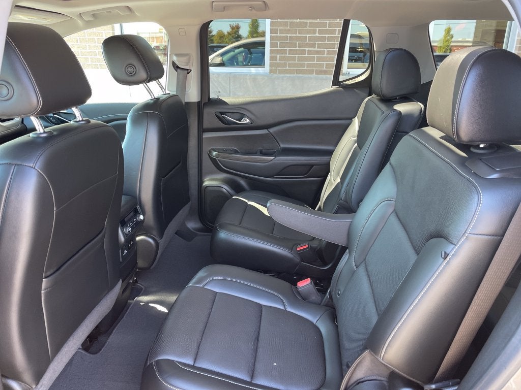 2022 GMC Acadia SLT