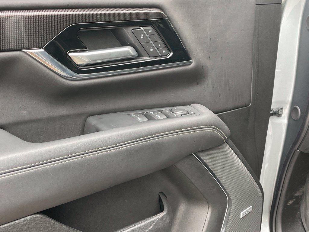 2025 GMC Yukon Elevation