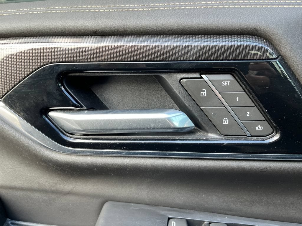 2025 GMC Yukon Elevation