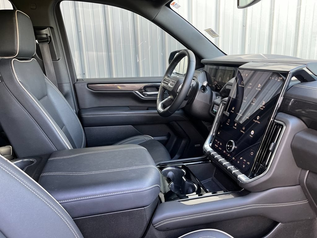 2025 GMC Yukon Elevation