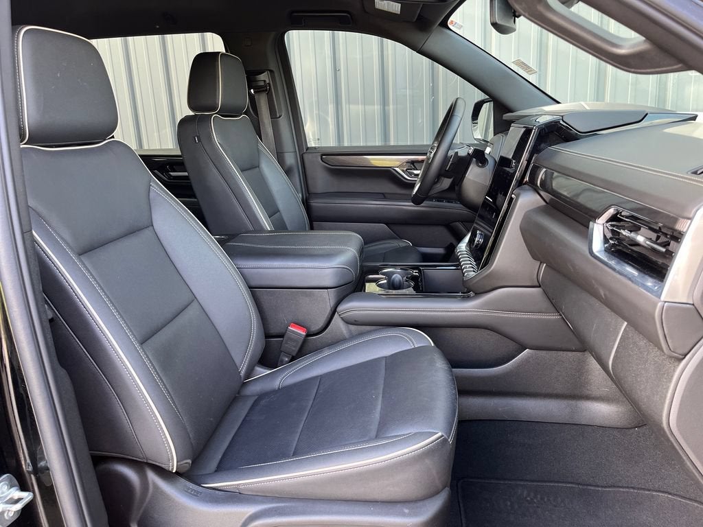2025 GMC Yukon Elevation