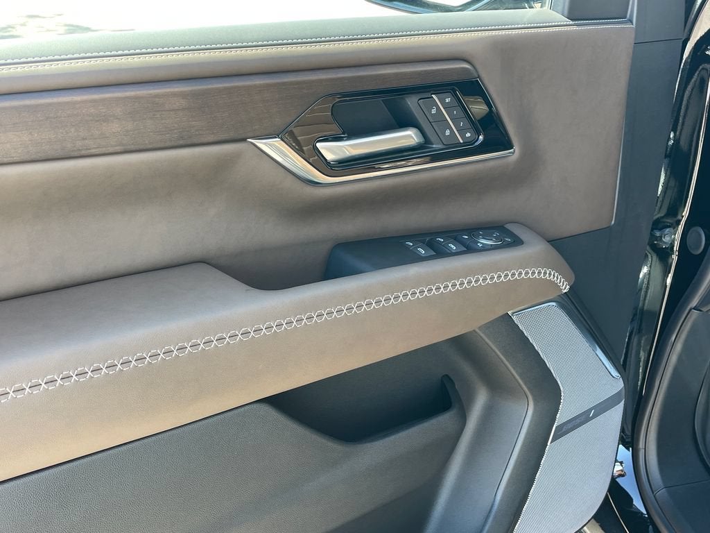 2026 GMC Yukon XL Denali Ultimate - Photo 11
