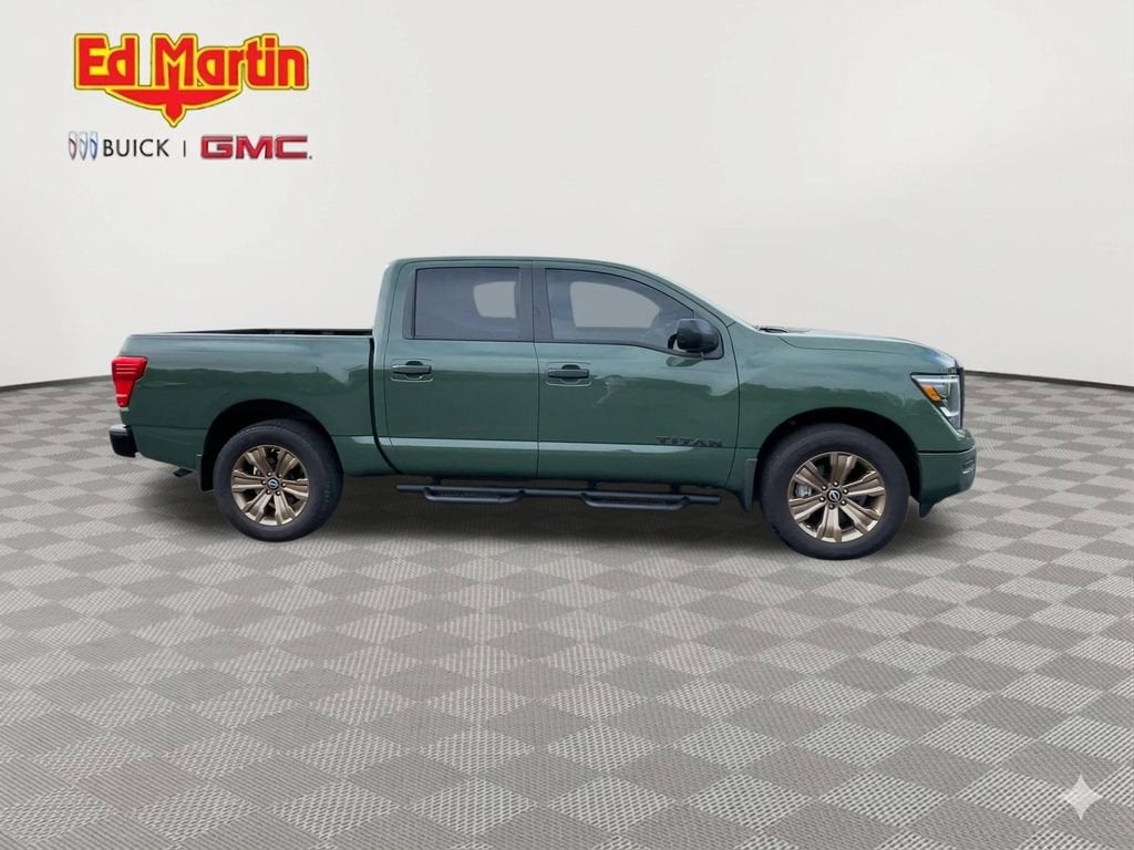 2024 Nissan TITAN Crew Cab SV 4x4