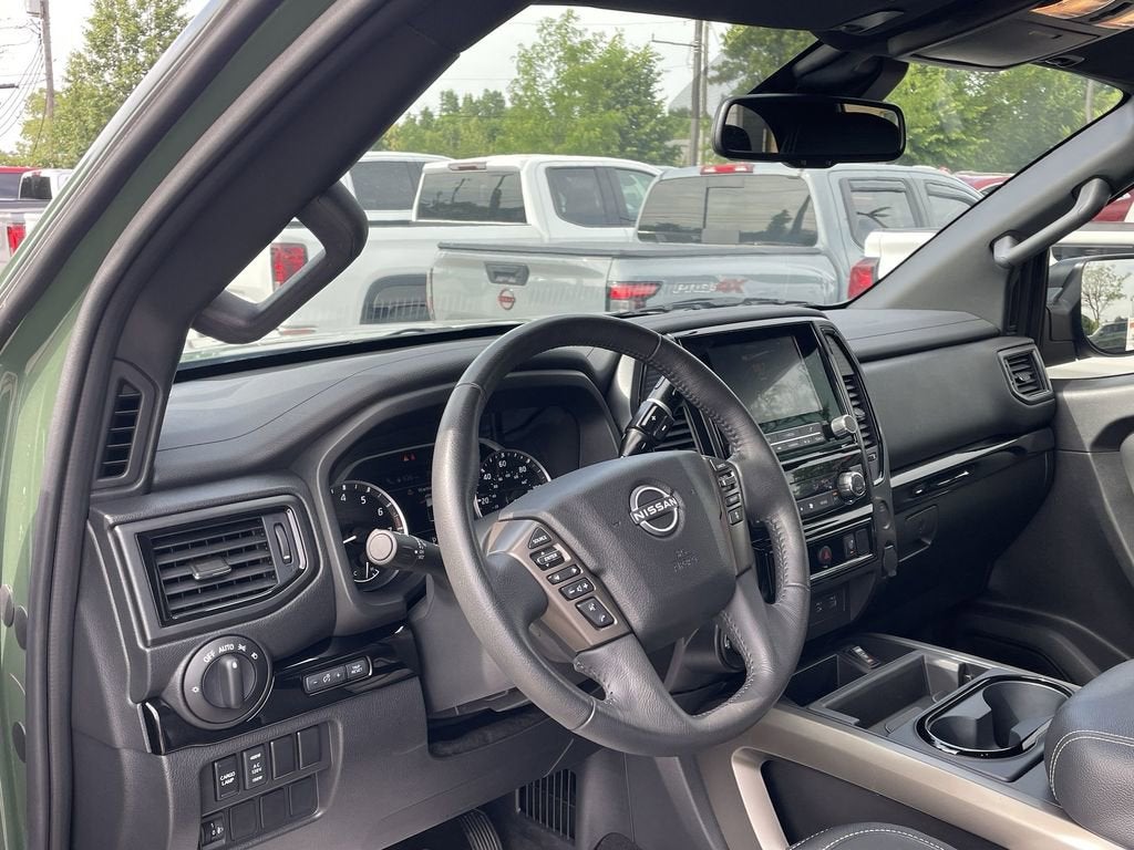 2024 Nissan TITAN Crew Cab SV 4x4