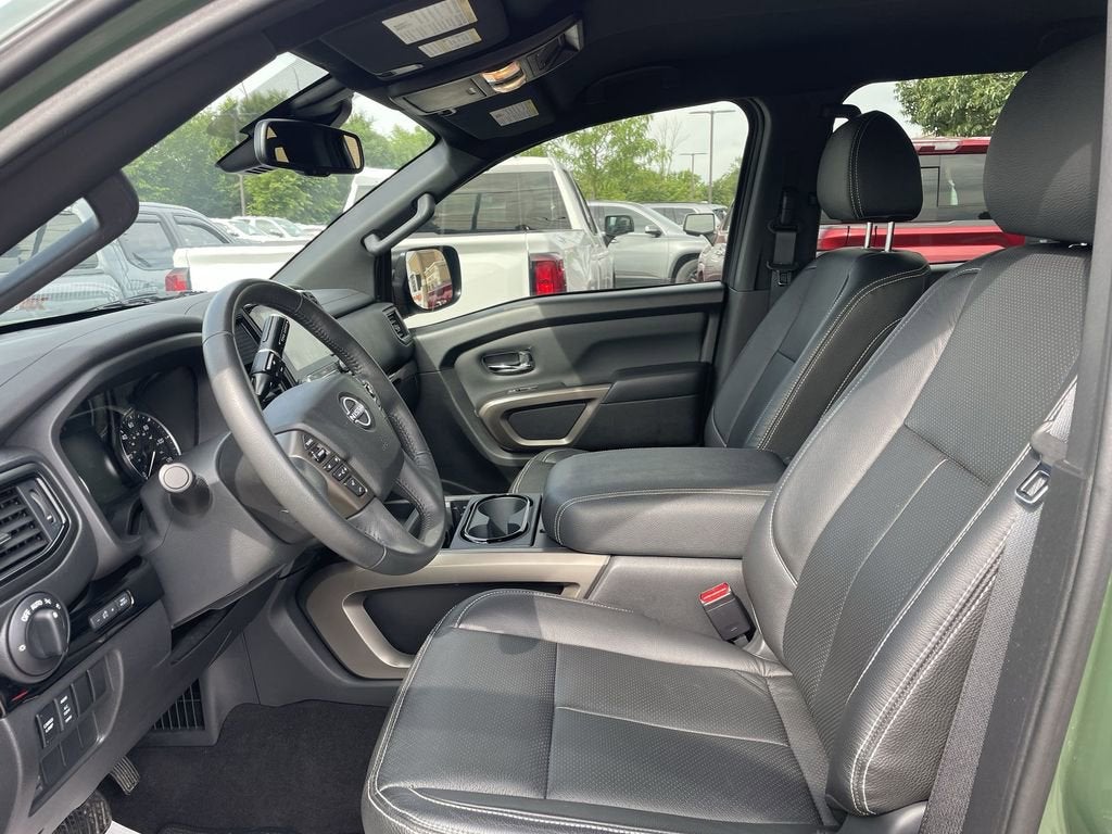 2024 Nissan TITAN Crew Cab SV 4x4