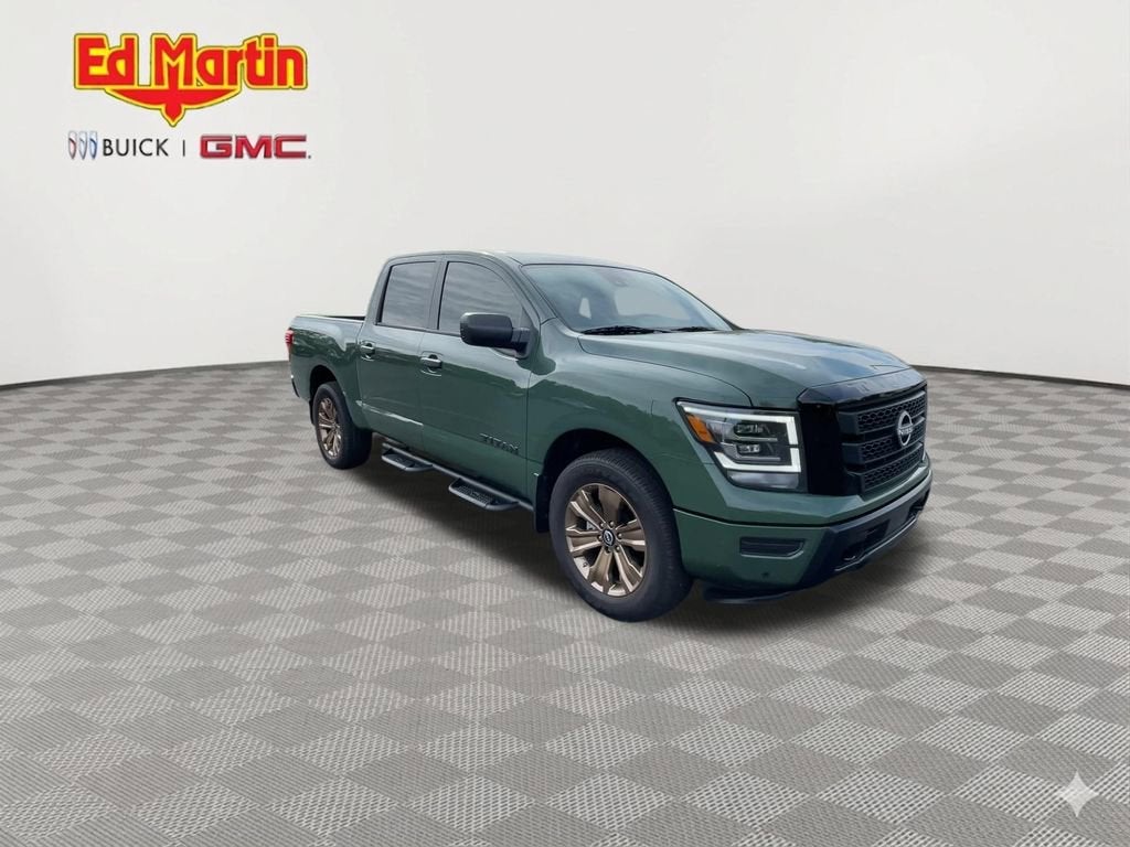 2024 Nissan TITAN Crew Cab SV 4x4