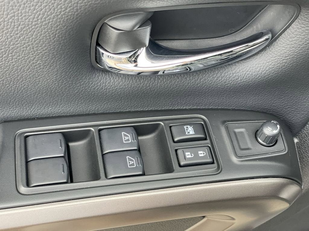 2024 Nissan TITAN Crew Cab SV 4x4