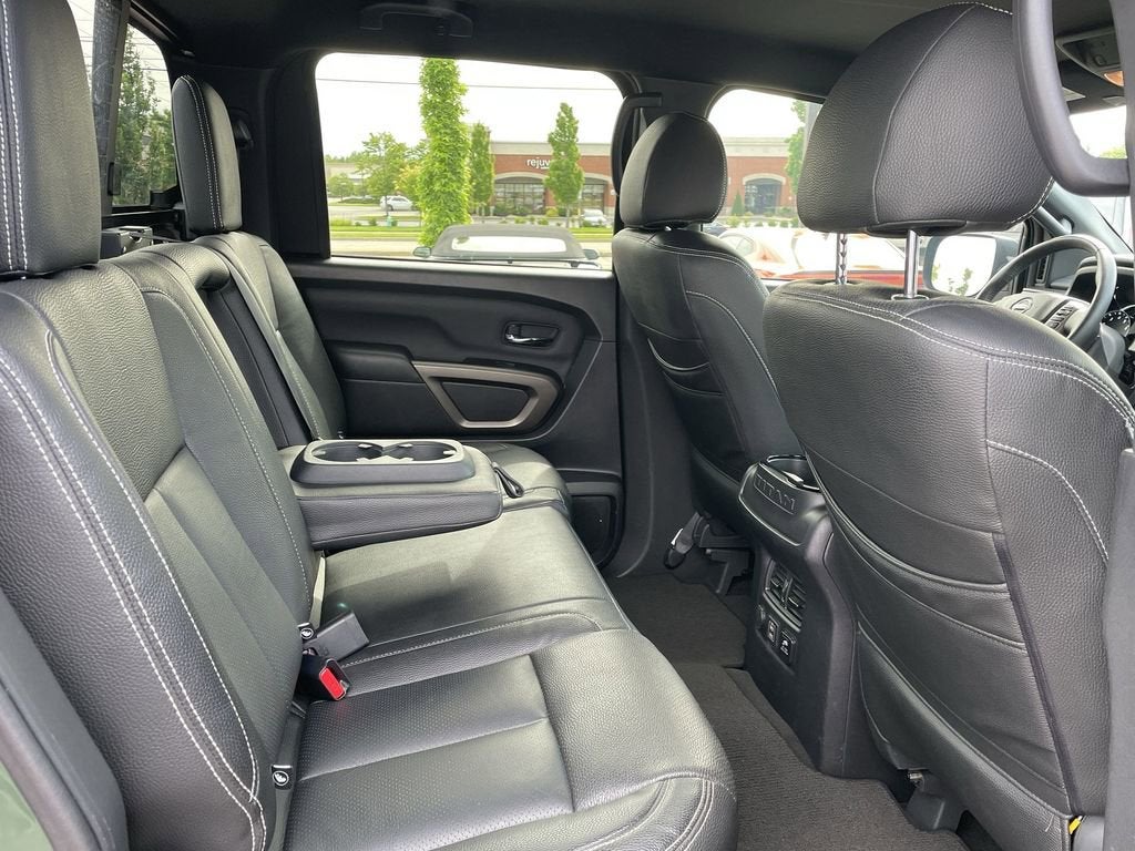 2024 Nissan TITAN Crew Cab SV 4x4