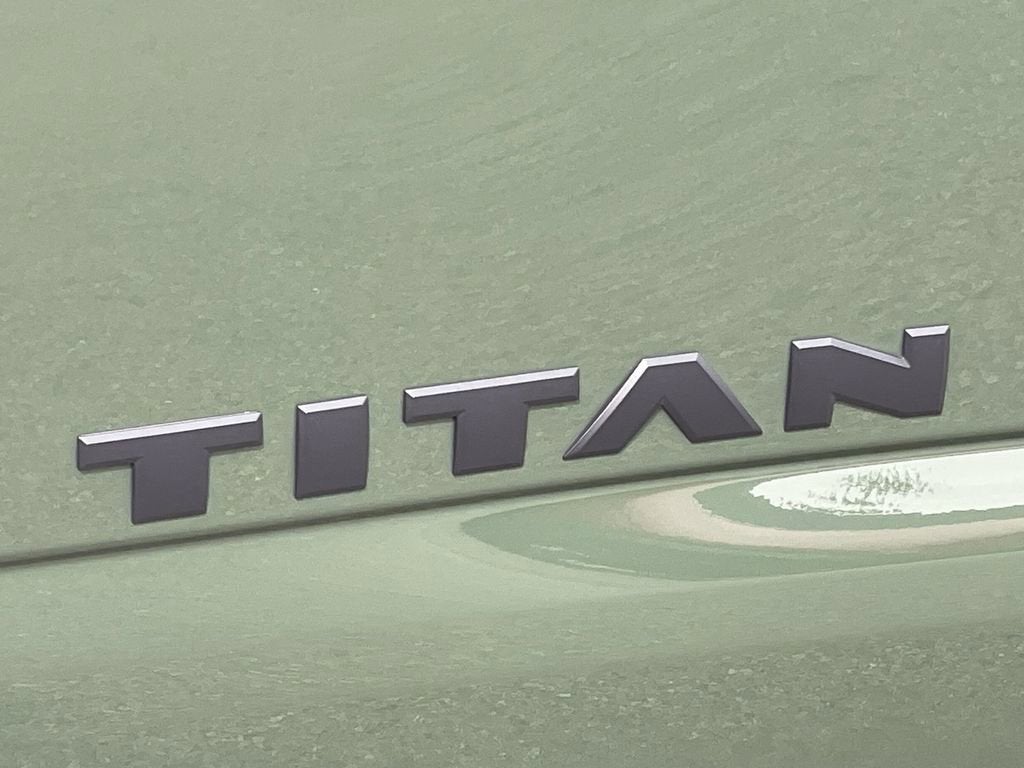 2024 Nissan TITAN Crew Cab SV 4x4