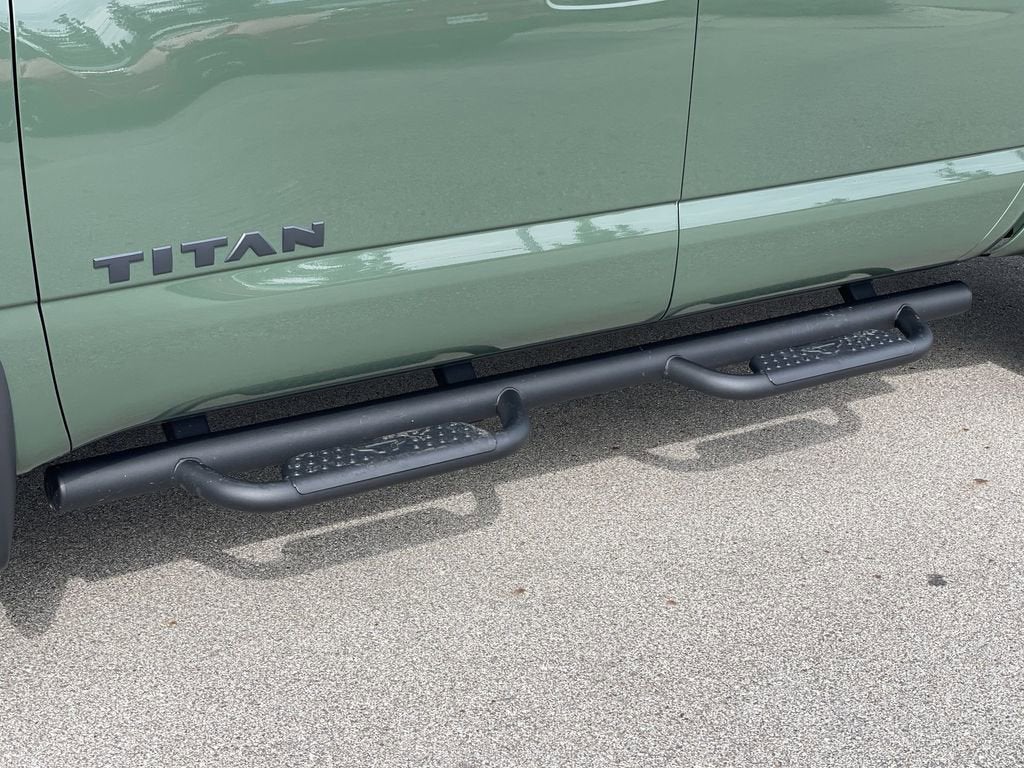 2024 Nissan TITAN Crew Cab SV 4x4