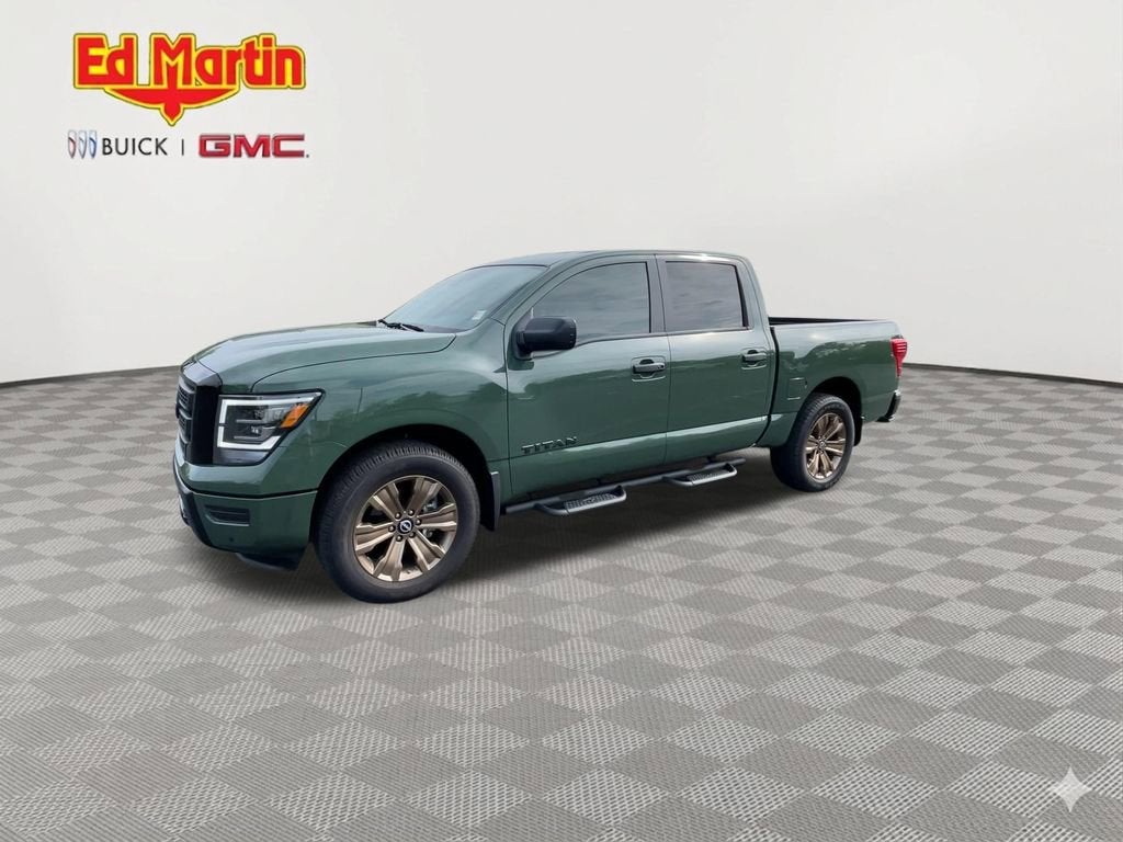 2024 Nissan TITAN Crew Cab SV 4x4