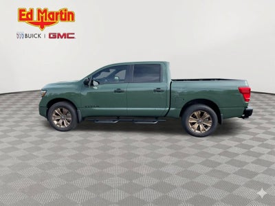 2024 Nissan TITAN Crew Cab SV 4x4