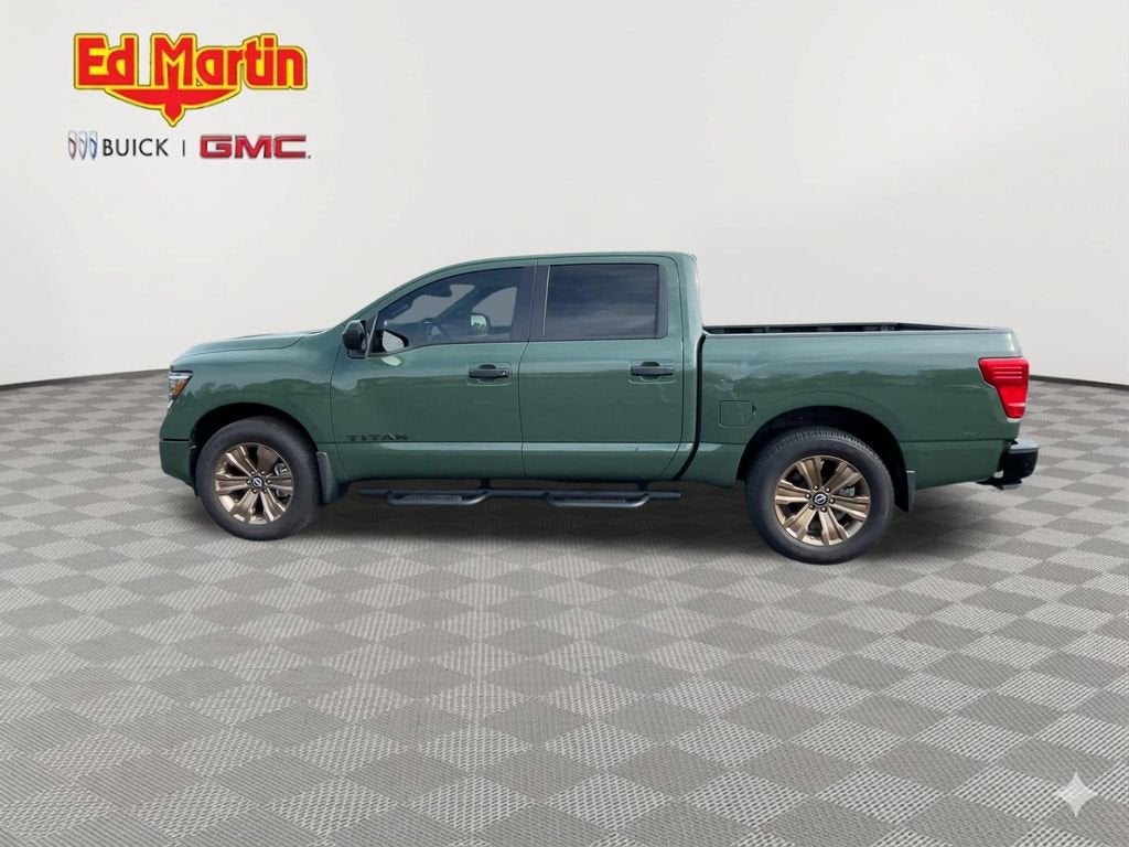 2024 Nissan TITAN Crew Cab SV 4x4