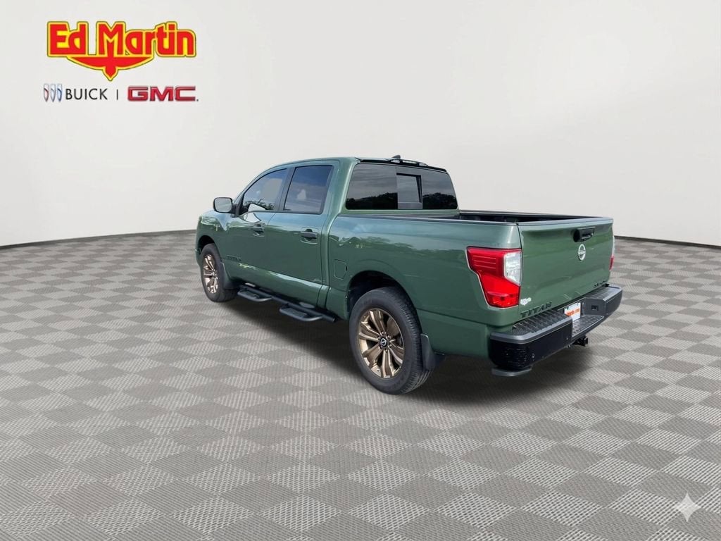 2024 Nissan TITAN Crew Cab SV 4x4