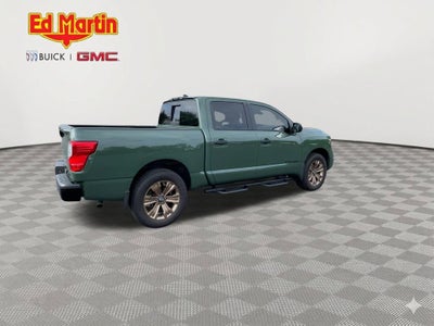 2024 Nissan TITAN Crew Cab SV 4x4