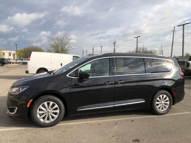 Used 2017 Chrysler Pacifica Touring-L with VIN 2C4RC1BG1HR687909 for sale in Carmel, IN