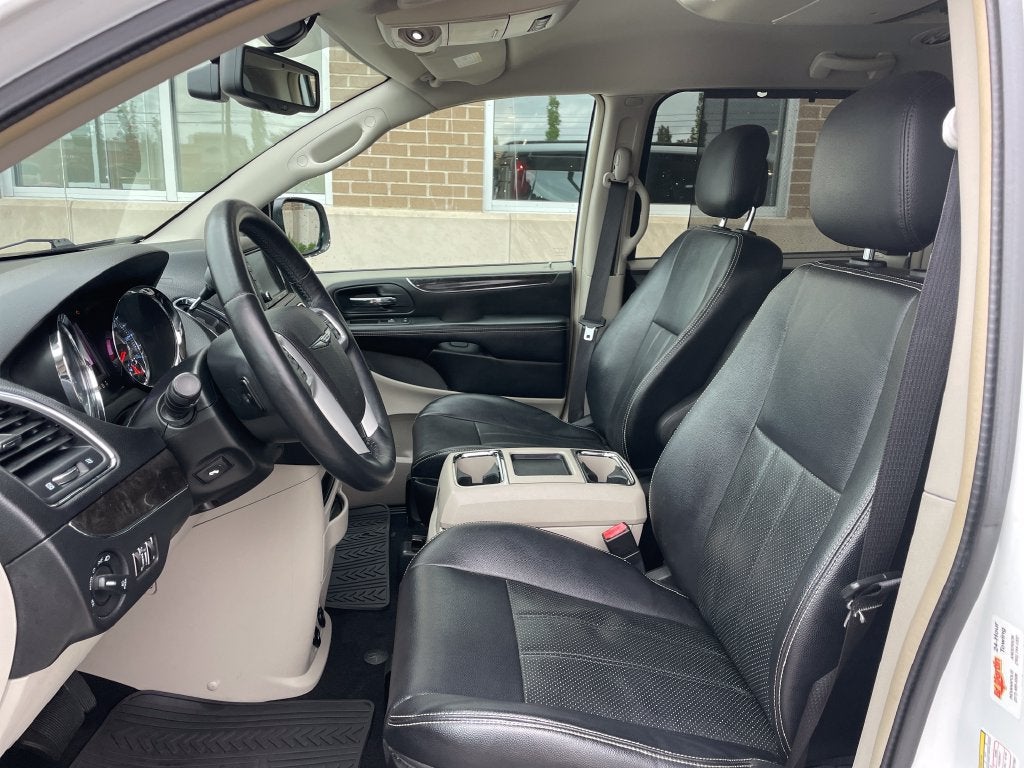2014 Chrysler Town & Country Touring-L