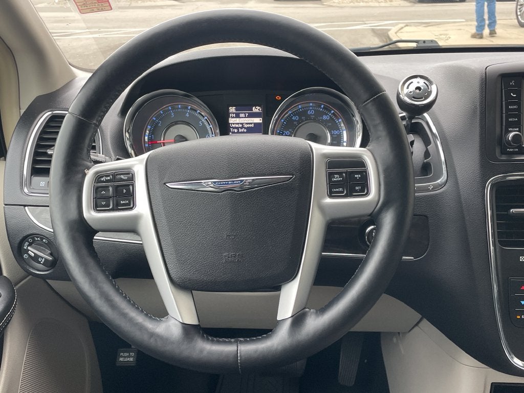 2014 Chrysler Town & Country Touring-L
