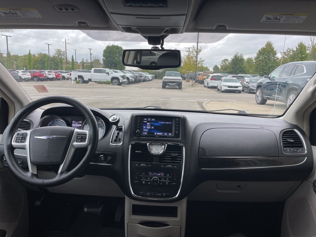 2014 Chrysler Town & Country Touring-L