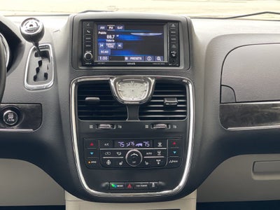 2014 Chrysler Town & Country Touring-L