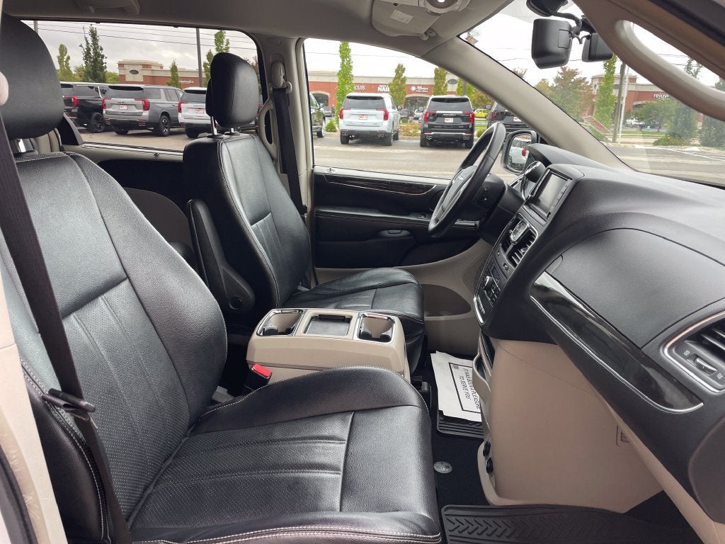 2014 Chrysler Town & Country Touring-L