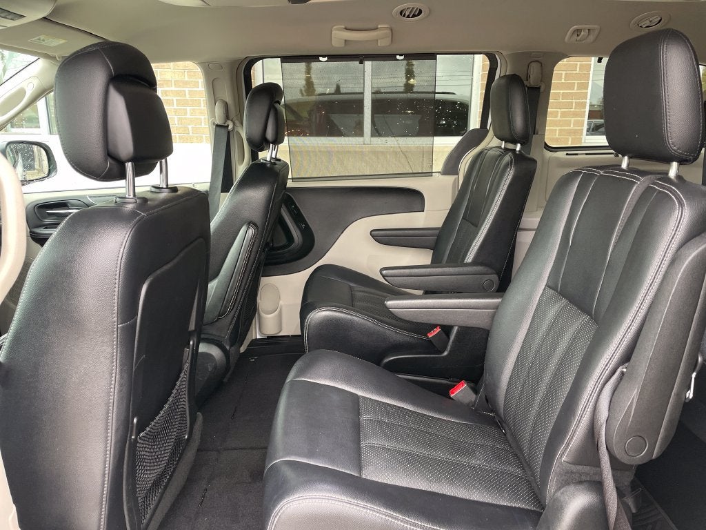 2014 Chrysler Town & Country Touring-L