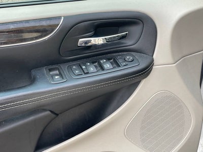 2014 Chrysler Town & Country Touring-L