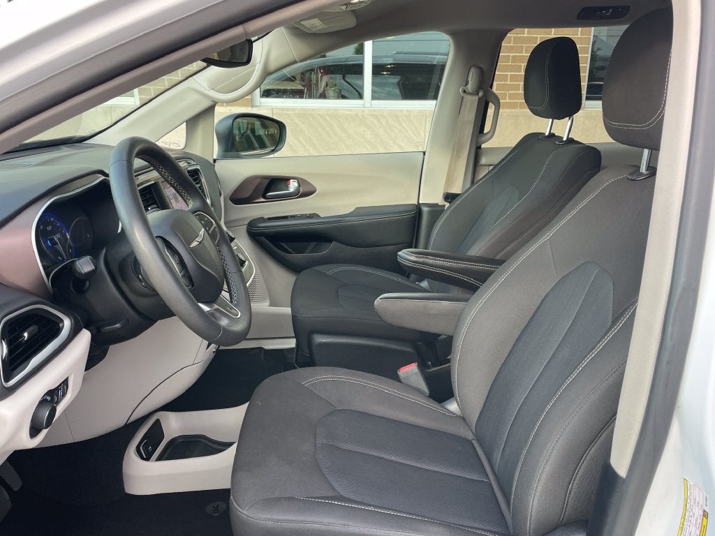 2024 Chrysler Voyager LX