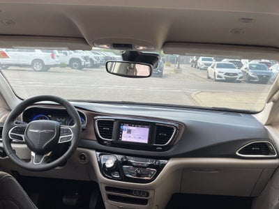 2024 Chrysler Voyager LX