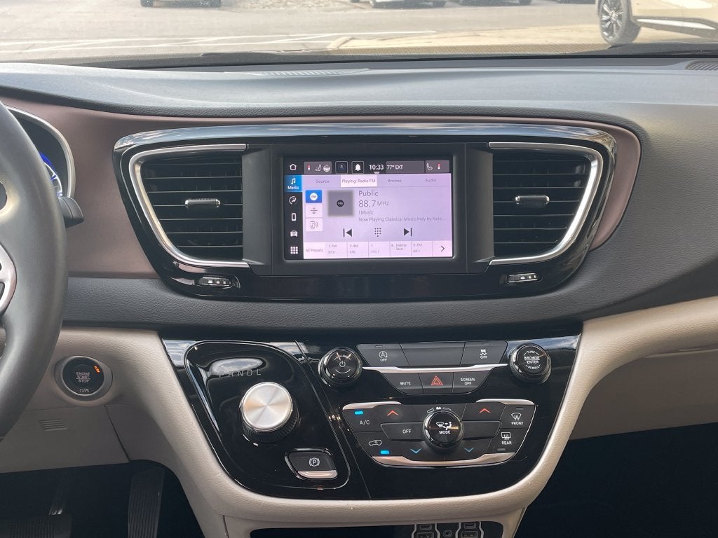 2024 Chrysler Voyager LX