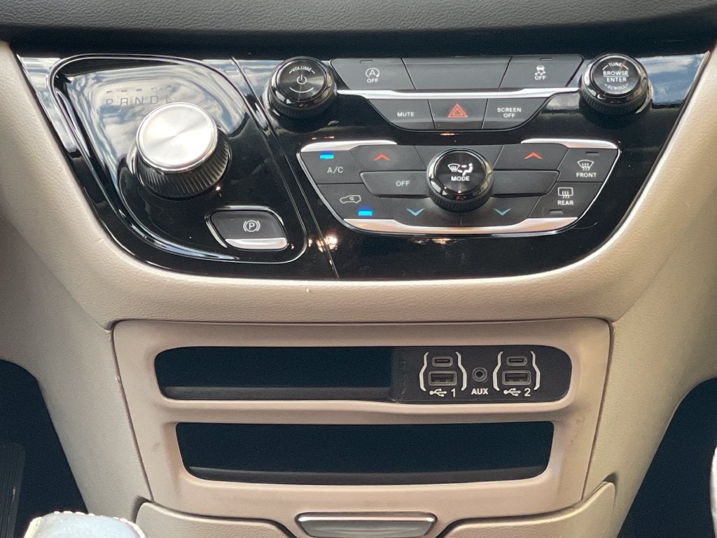 2024 Chrysler Voyager LX