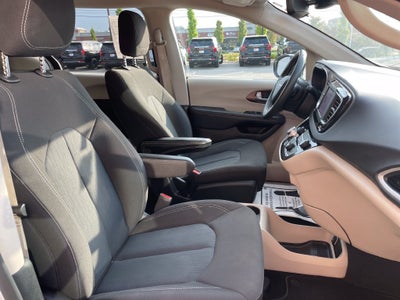 2024 Chrysler Voyager LX