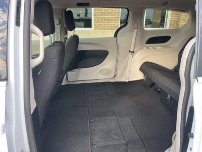 2024 Chrysler Voyager LX