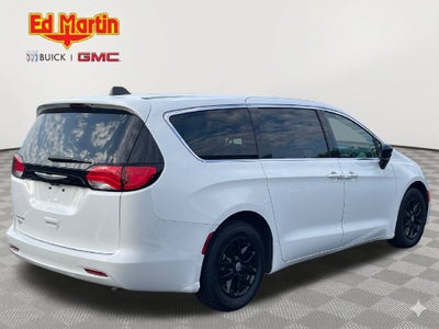 2024 Chrysler Voyager LX