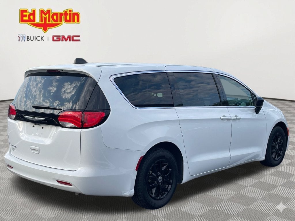 2024 Chrysler Voyager LX