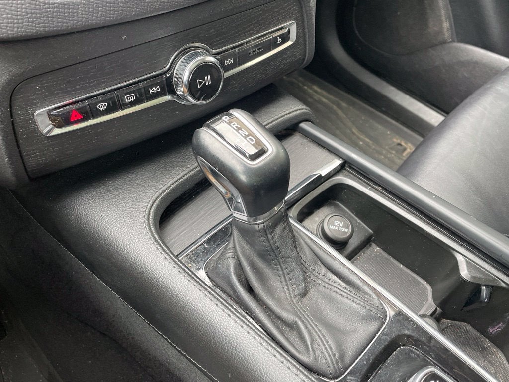 2020 Volvo XC90 T5 Momentum 7 Passenger