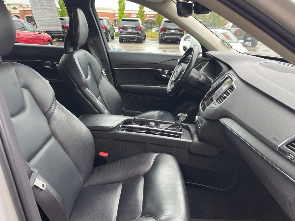 2020 Volvo XC90 T5 Momentum 7 Passenger