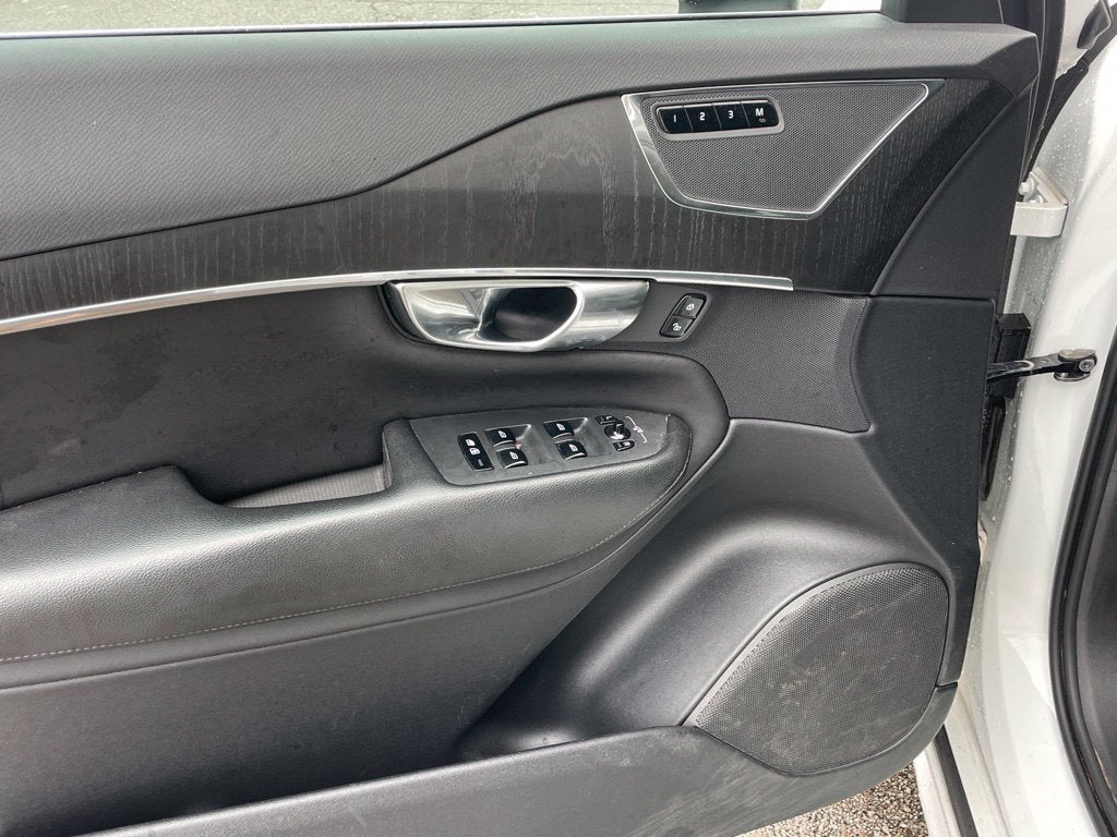 2020 Volvo XC90 T5 Momentum 7 Passenger
