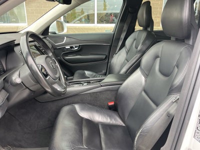 2020 Volvo XC90 T5 Momentum 7 Passenger