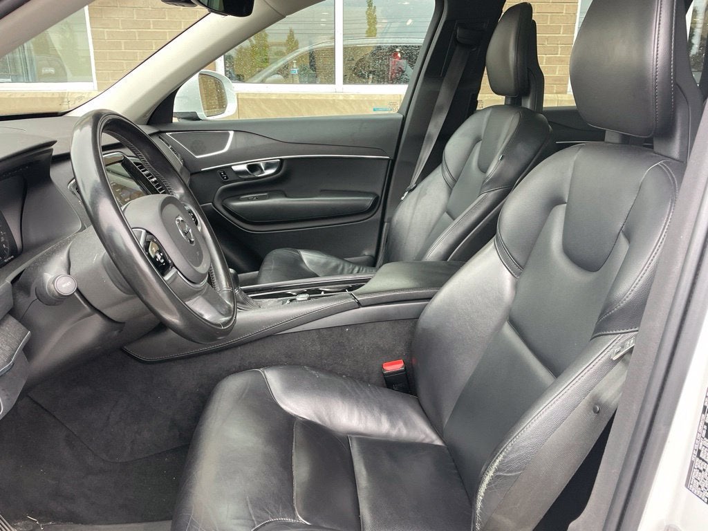 2020 Volvo XC90 T5 Momentum 7 Passenger